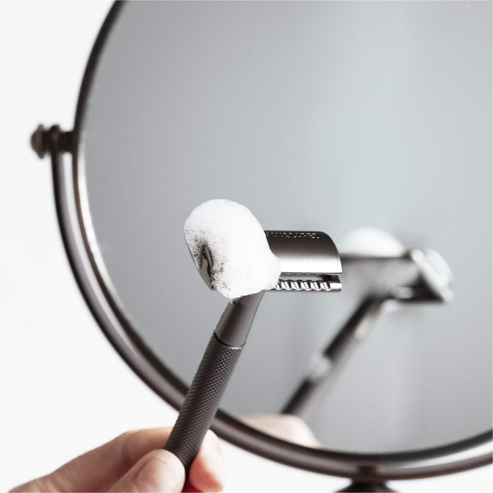 MANSCAPED The Plow 2.0 improved cutting angle reduces aftermath irritation during shaves.