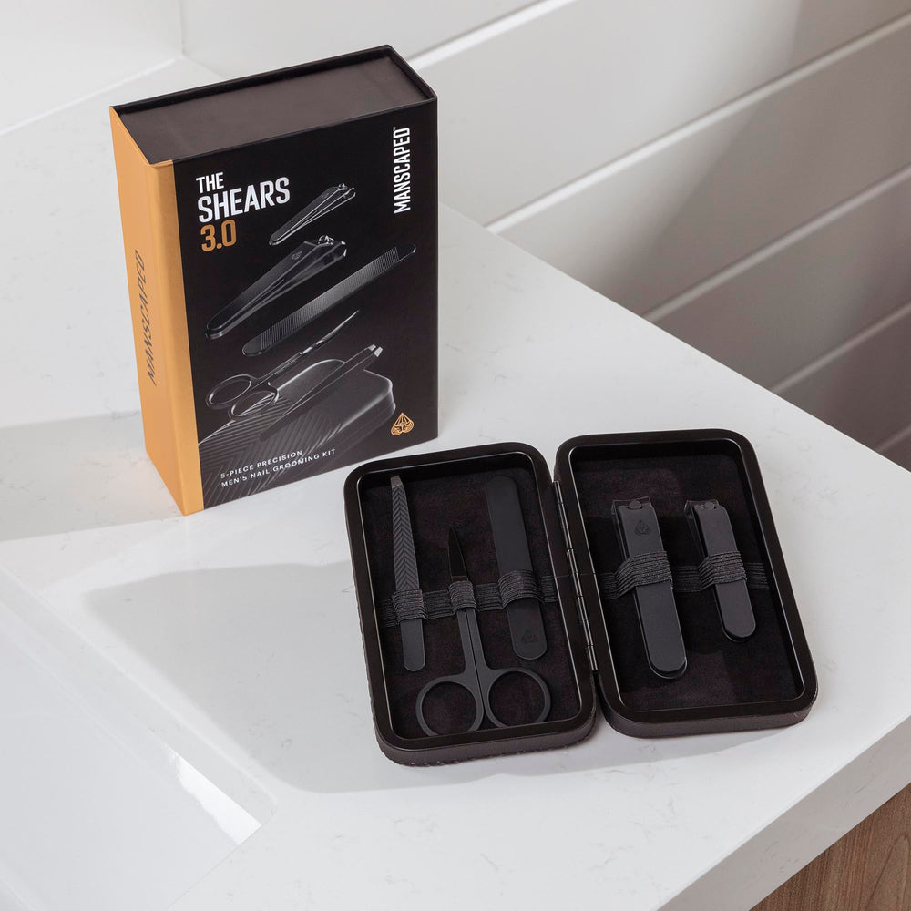MANSCAPED Shears 3.0 magnetic closure keeps gear secure on the go.