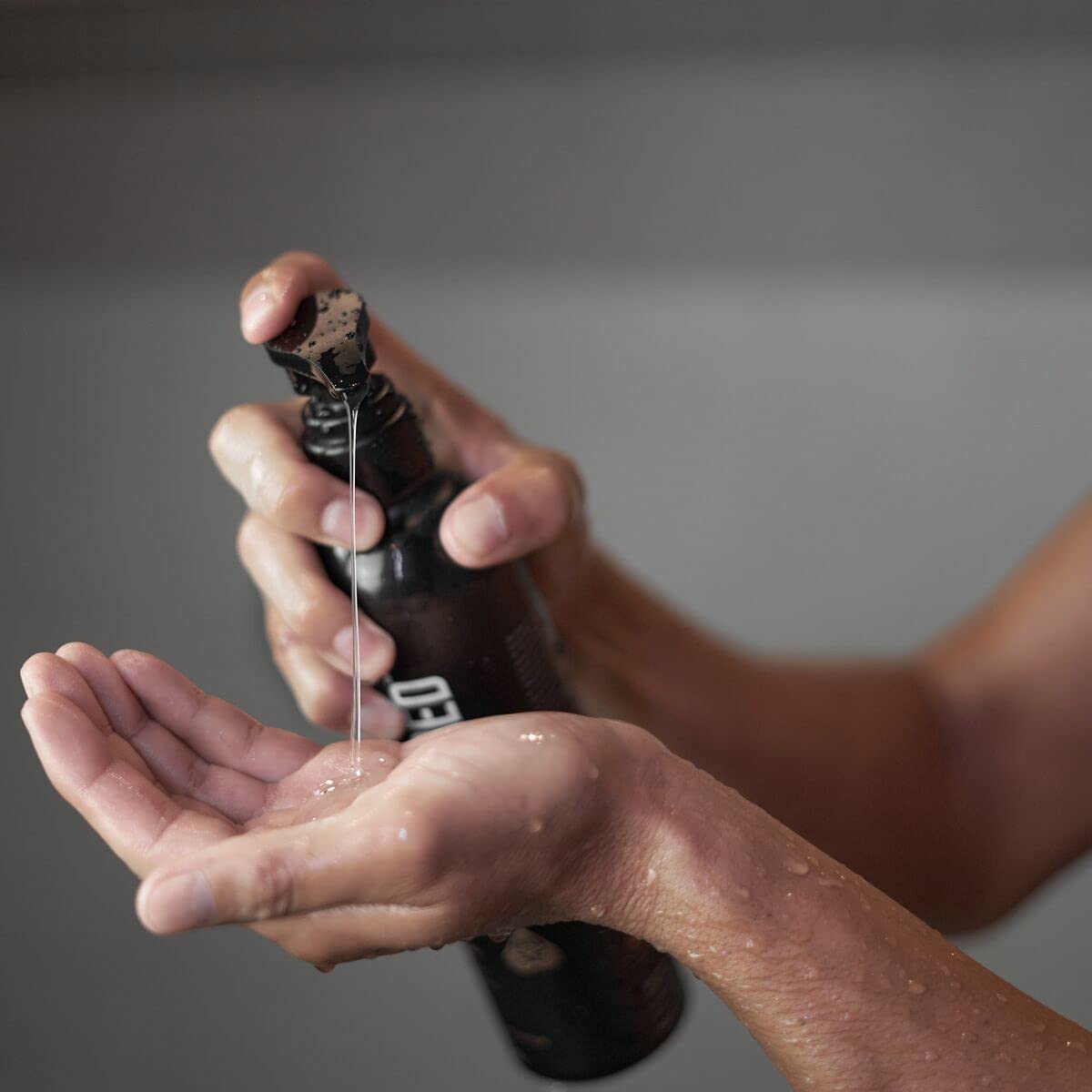 MANSCAPED UltraPremium Body Wash lather-foam forms rich foam for thorough cleansing.