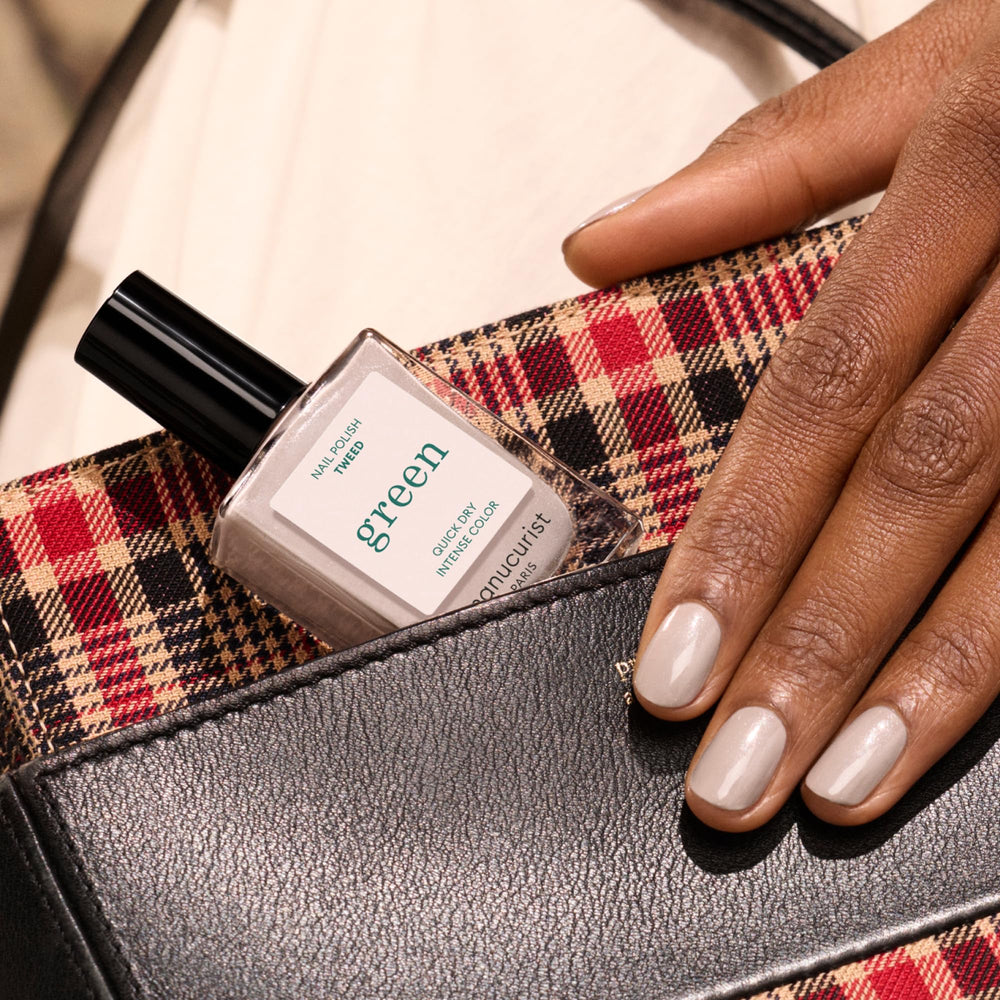 Manucurist Green range glossy finish on nails demonstrates long-wear color without lamp