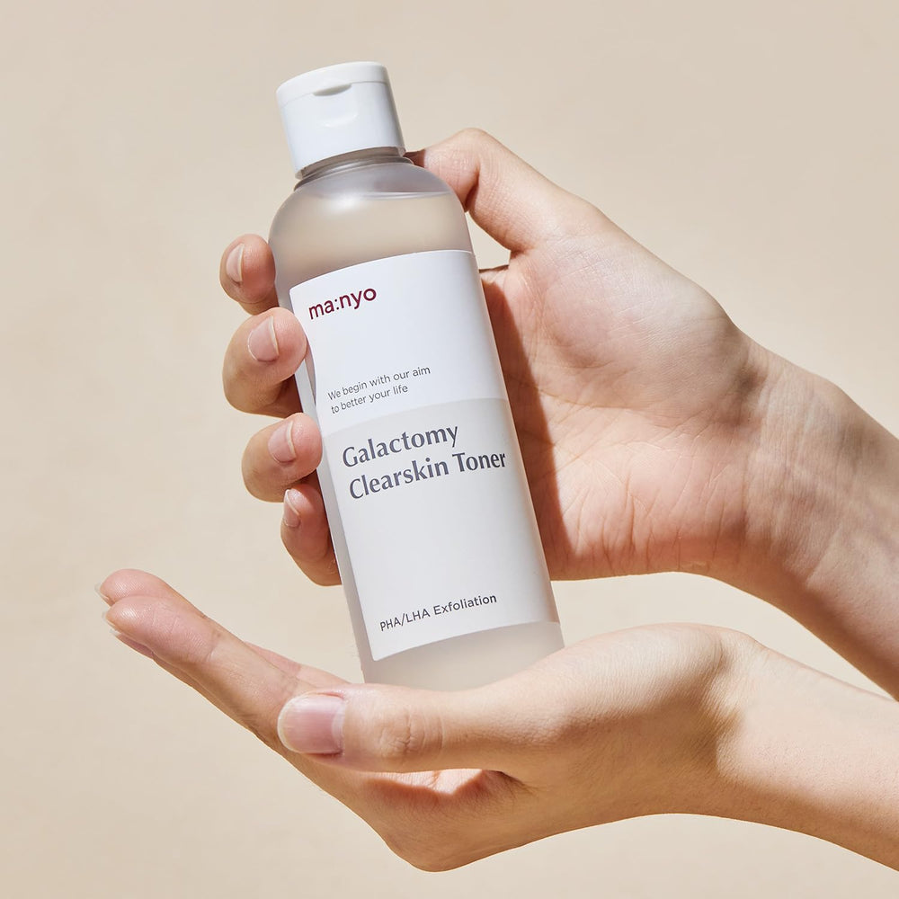 Manyo Galactomy Clear Skin Toner swirl showcases fermented filtrate for brightening potential.