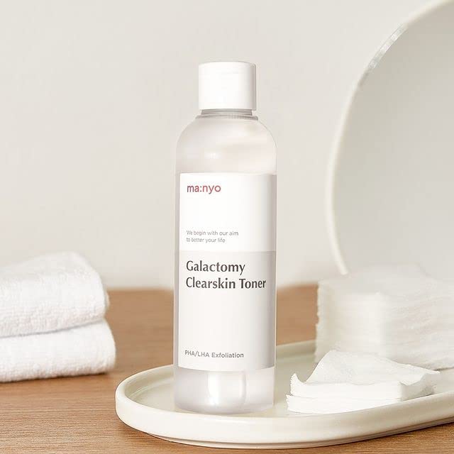 Manyo Galactomy Clear Skin Toner with Willow Bark Extract for pore refinement.
