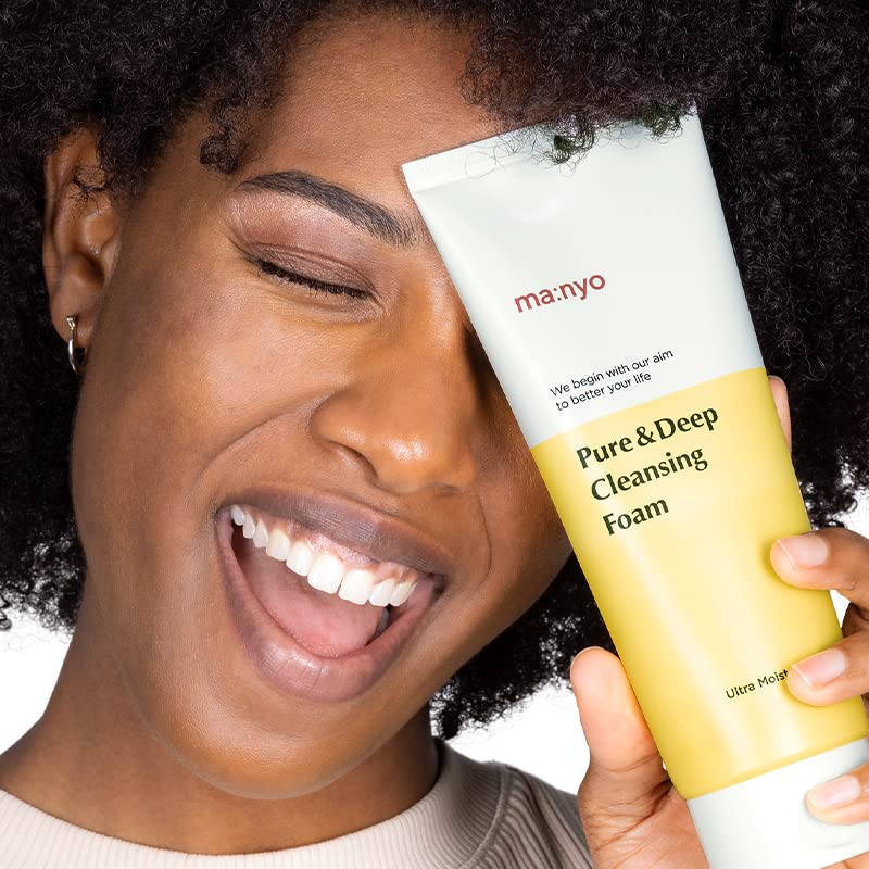 ma:nyo Pure & Deep Cleansing Foam foamy mousse in action for cleansing