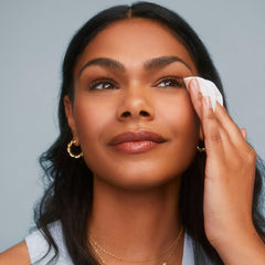 Marcelle makeup remover pads packaging featuring essential information.