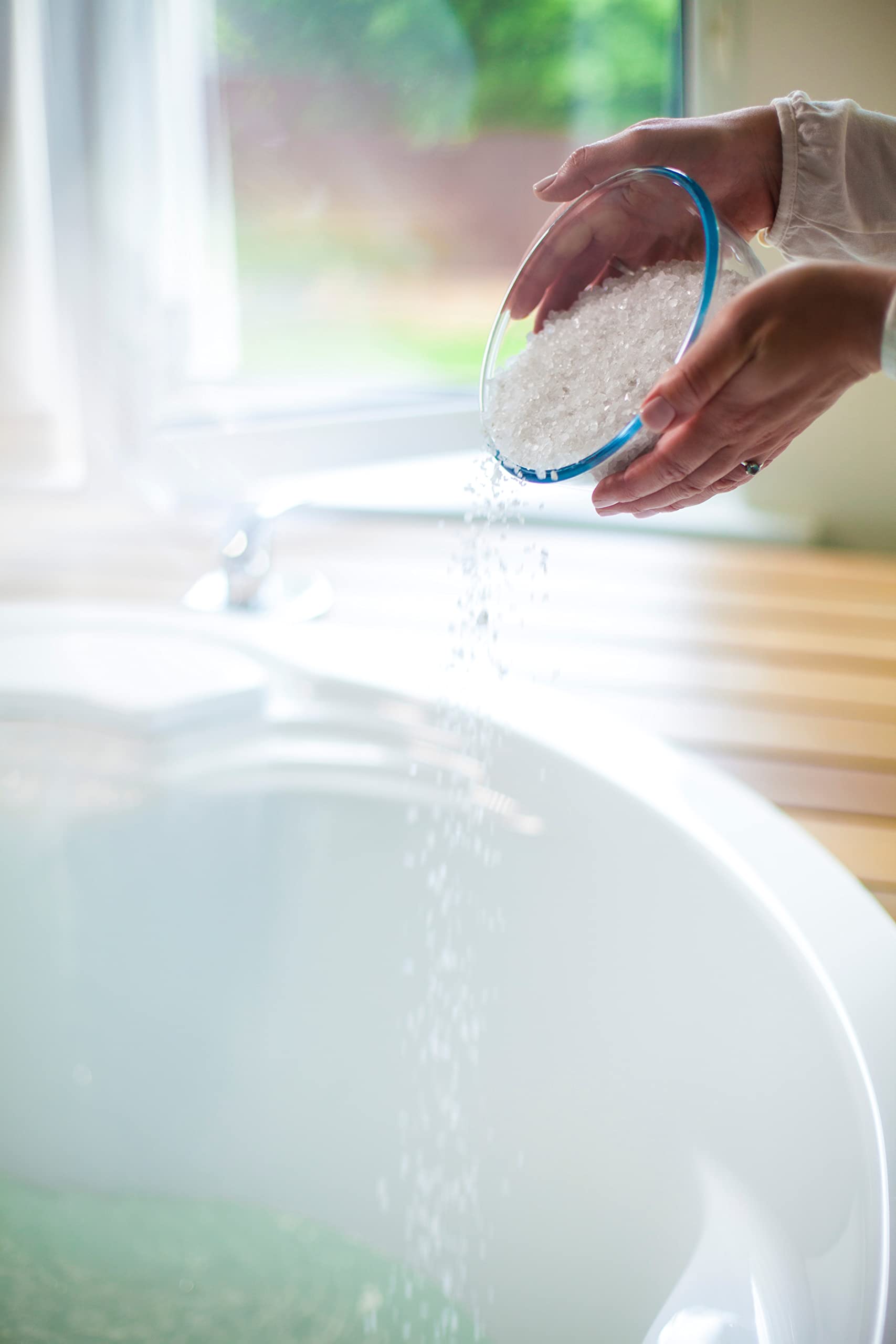 MARCO ESRA Skin-friendly bath salts providing gentle hydration and care.