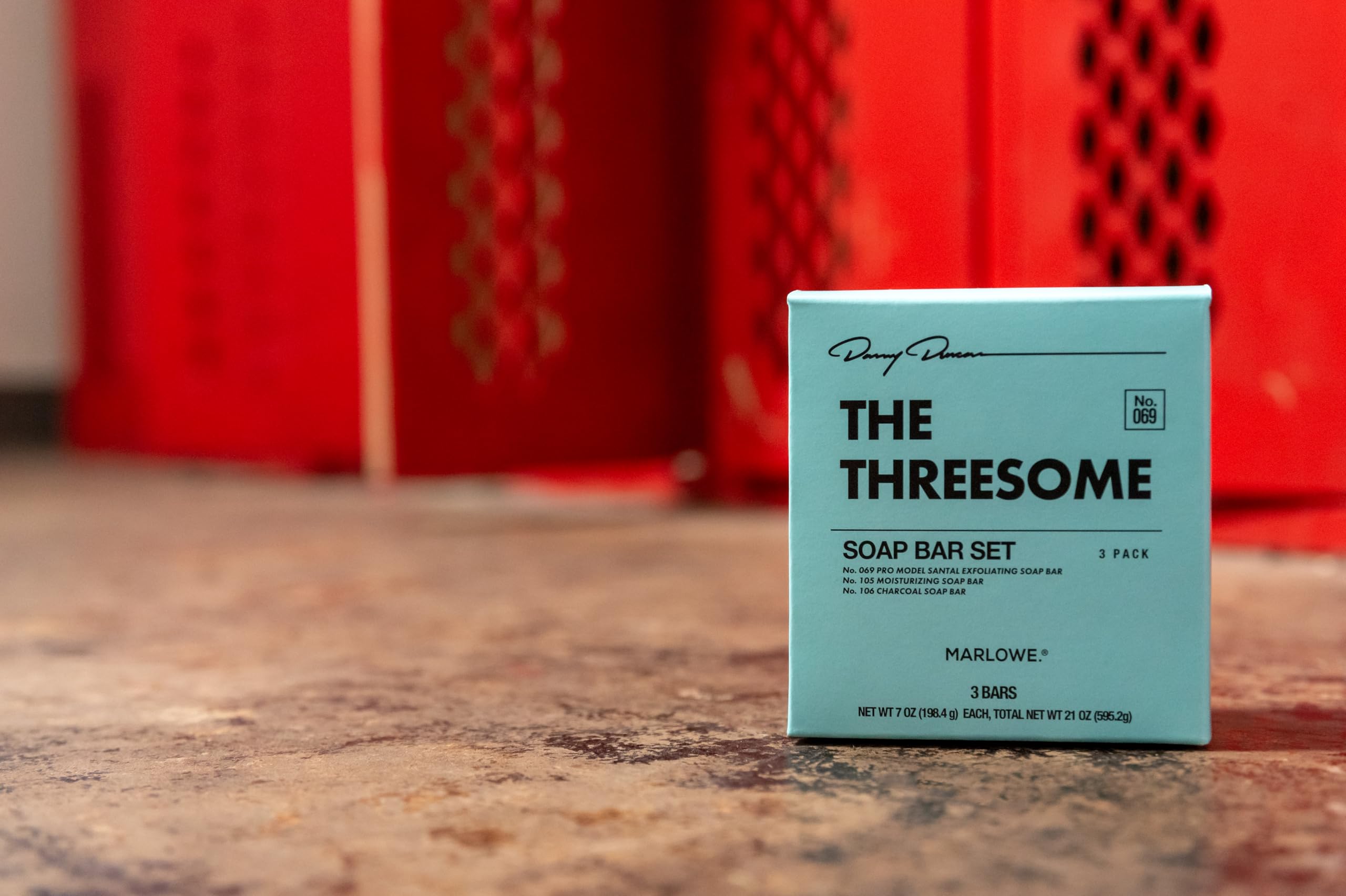 Marlowe Santal scent notes visual featuring warm woody aroma.