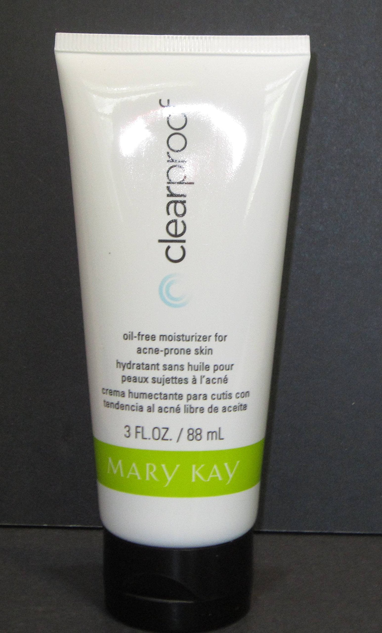 Mary Kay Clear Proof oil-free moisturizer bottle for acne-prone skin, delivering balanced hydration and a matte finish.