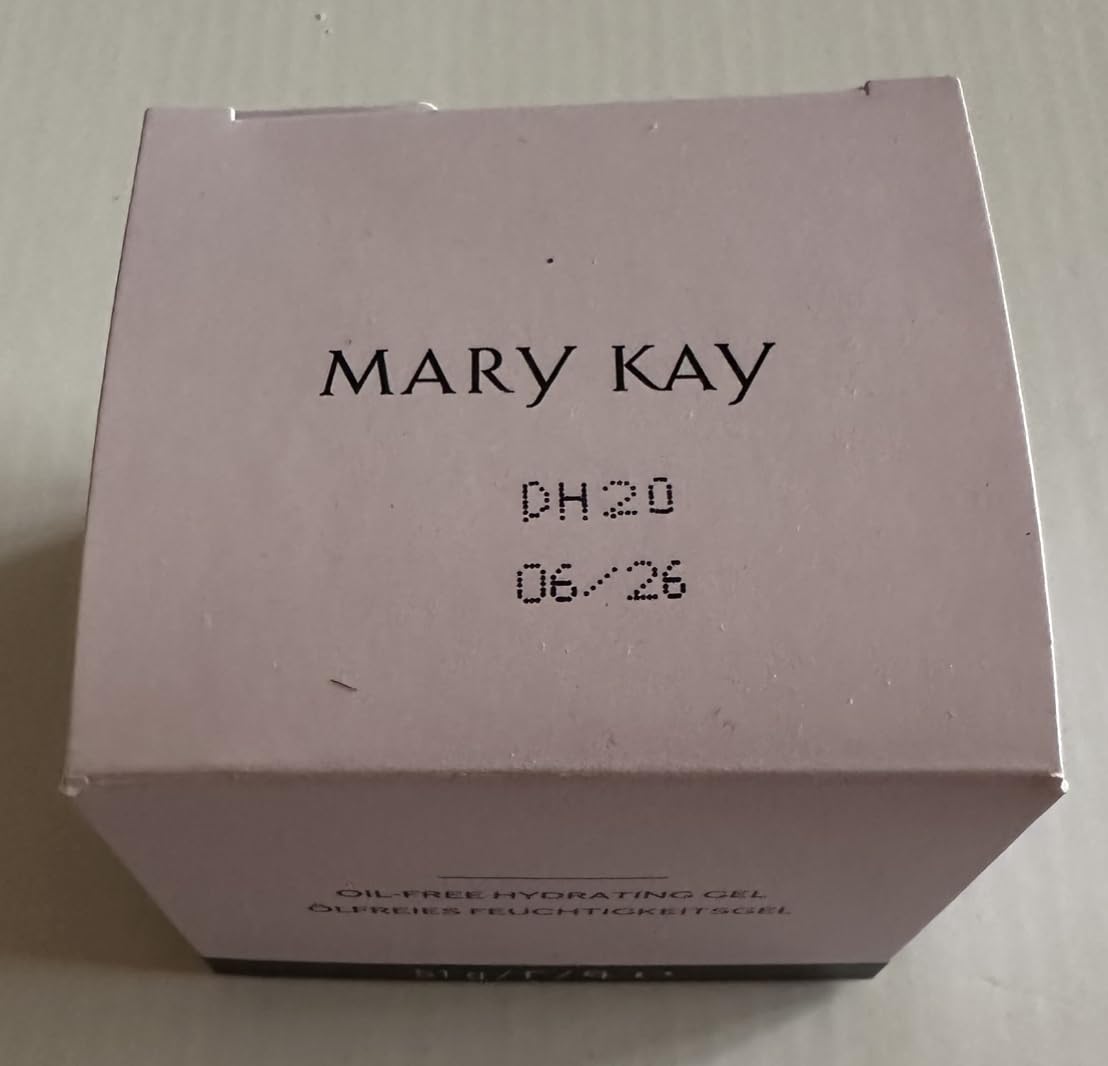 Mary Kay Oil-Free Hydrating Gel new-in-box presentation signals fresh, unopened product.