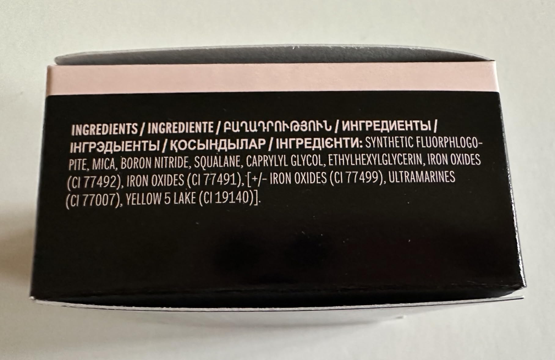 Mary Kay Silky Setting Powder packaging with compact for on-the-go touch-ups