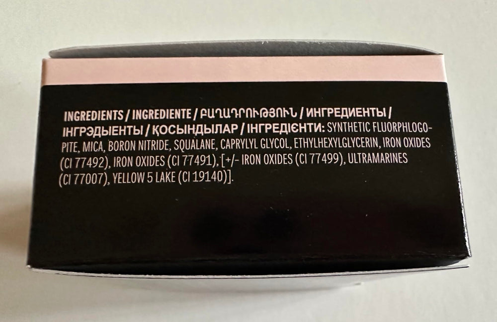 Mary Kay Silky Setting Powder packaging with compact for on-the-go touch-ups