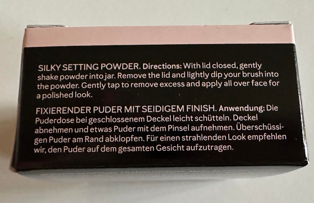 Mary Kay Silky Setting Powder close-up texture reveals ultra-fine velvety feel