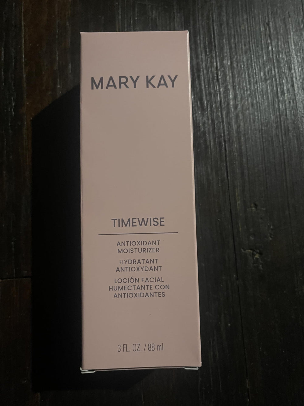 Mary Kay TimeWise Antioxidant Moisturizer texture swatch shows creamy formula for smooth, hydrated skin.