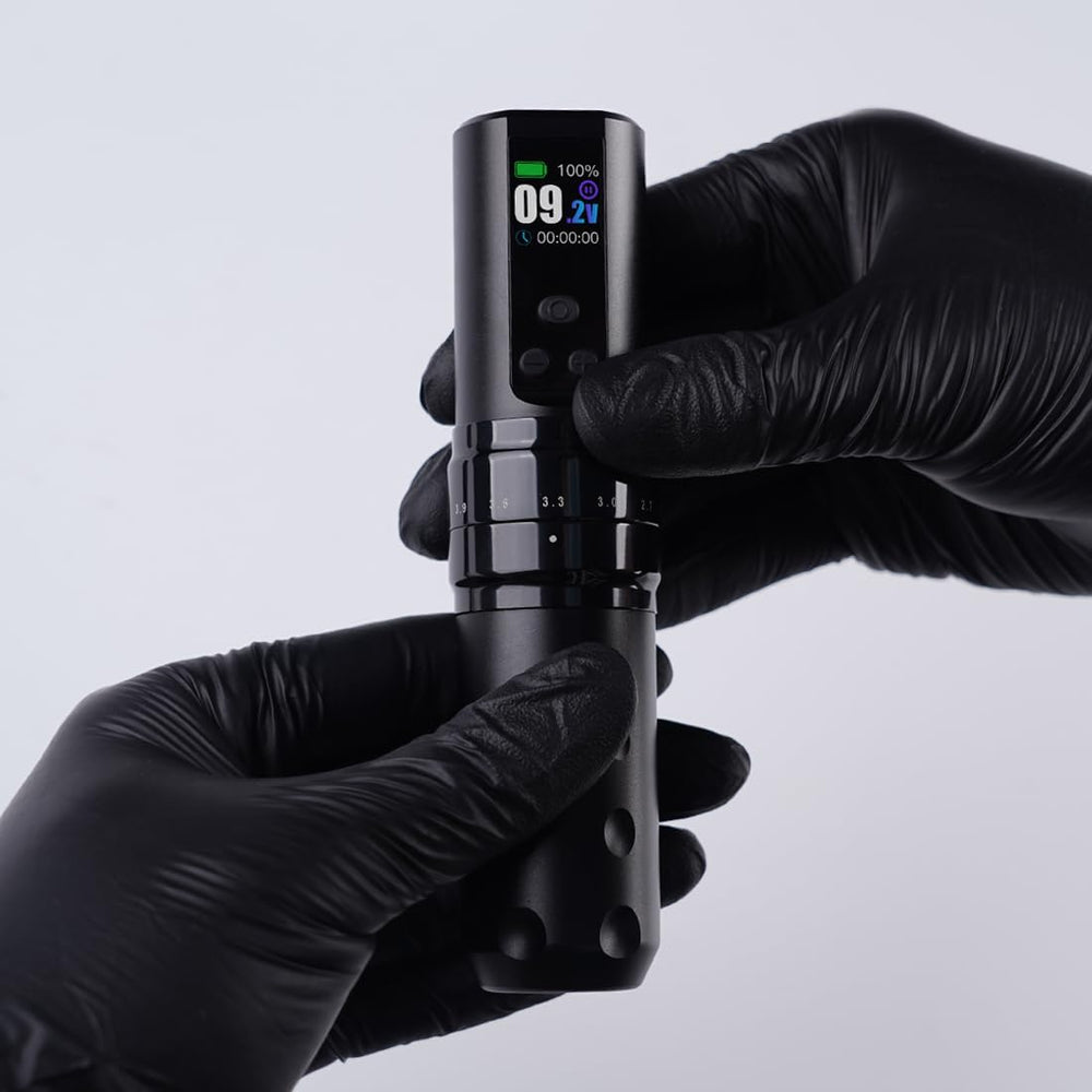 MAST TATTOO Fold2 Pro OLED display battery view highlights voltage and health of power.
