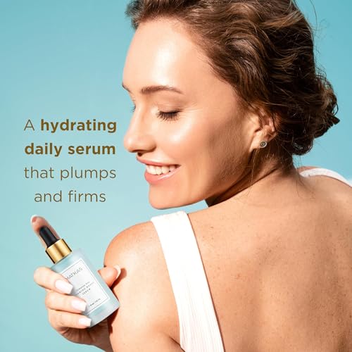 MATKAS Hyaluronic Serum application close-up — smooth texture for quick absorption.