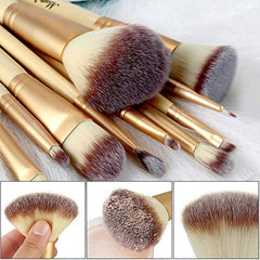 Matto powder brush distributes powder evenly for a natural-soft finish