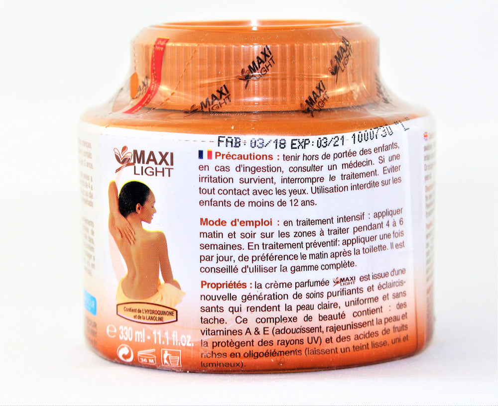 Maxi Light bottle cap closeup emphasizes secure, leak-proof closure with easy grip.