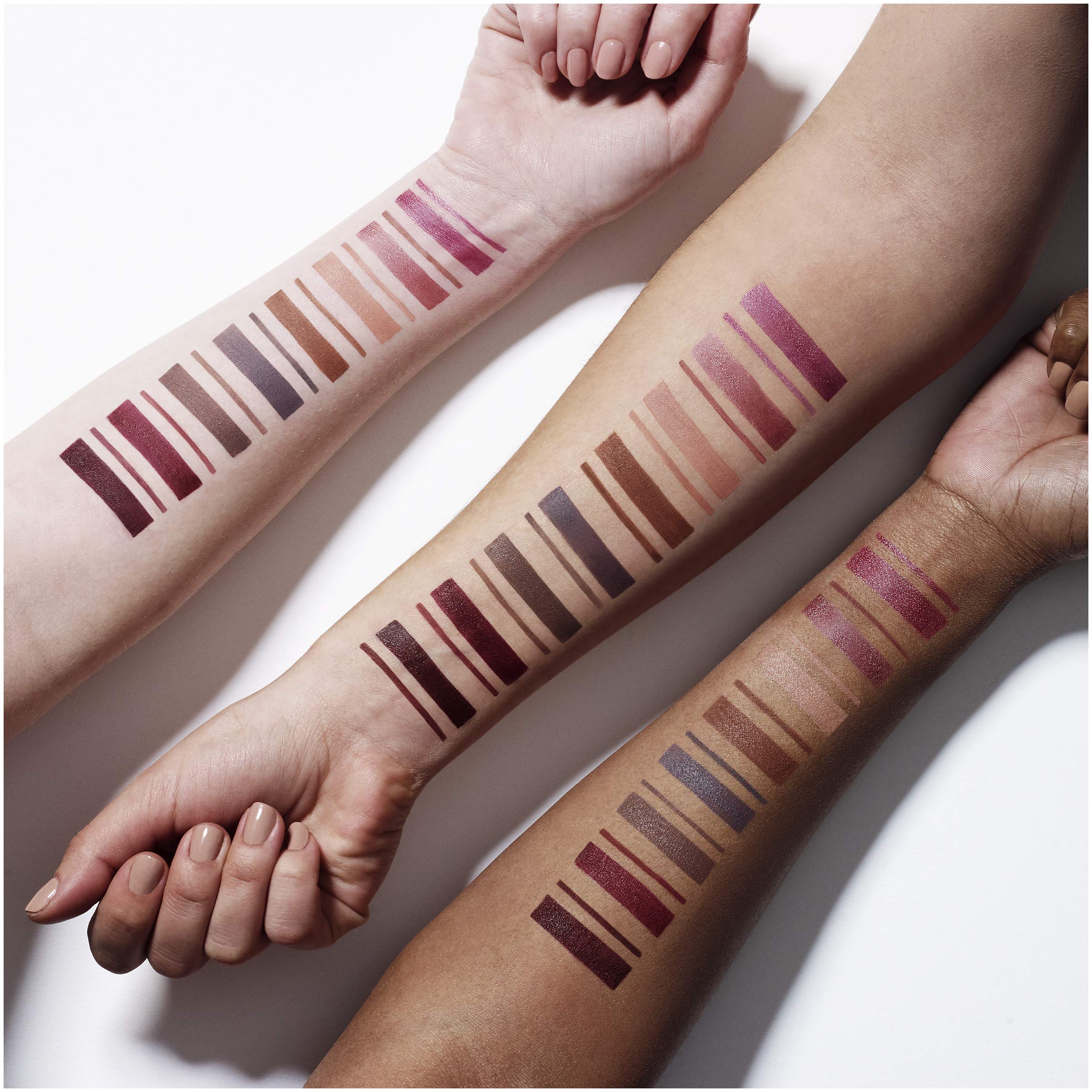 Maybelline delineador labial todo en uno para base de color y contorno estable.