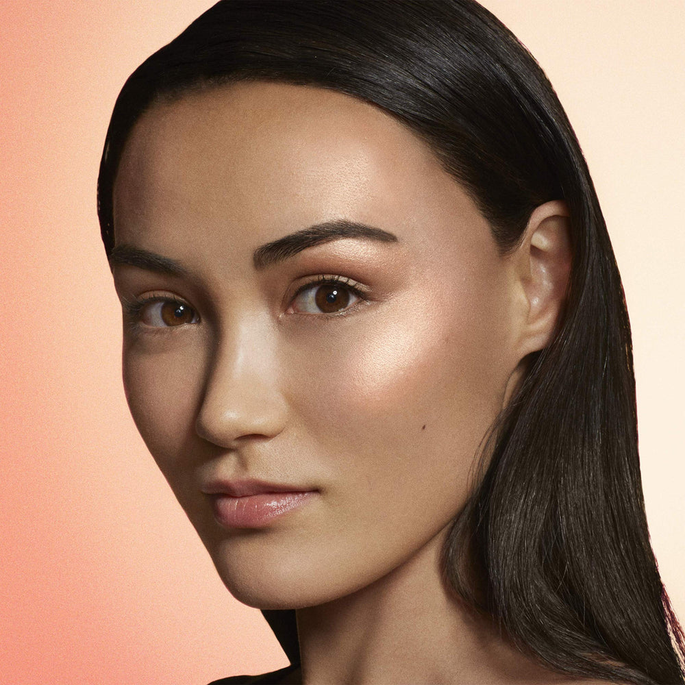 Maybelline Master Chrome light-reflection boosts brightness on high planes