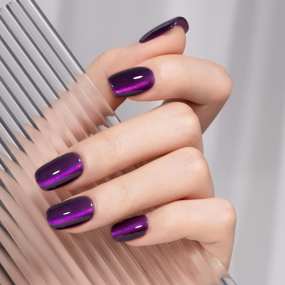 MAYCHAO cat-eye polish in hand ready for quick home manicure.