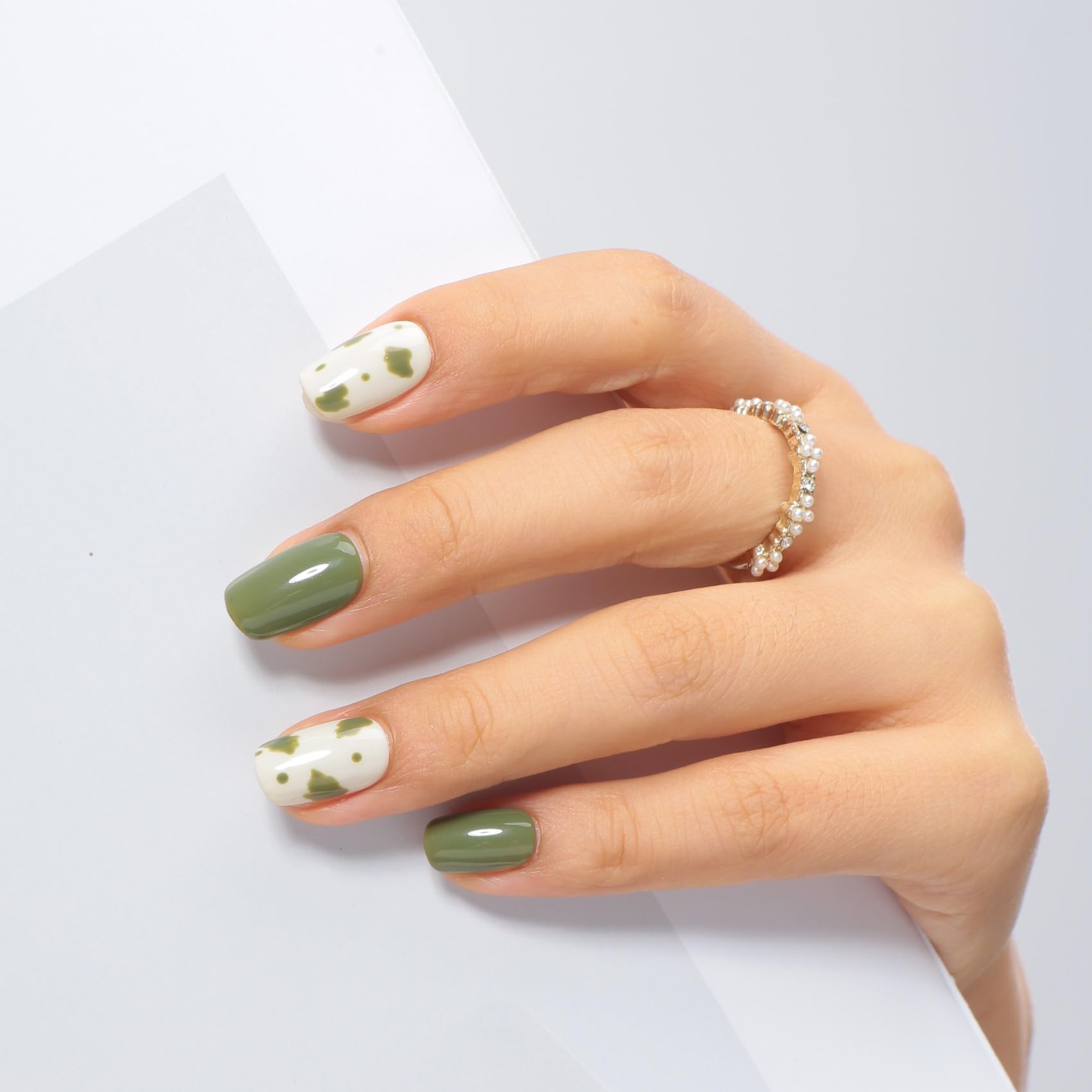 MAYCHAO LED-curing 60-120 seconds—fast, convenient gel polish curing.