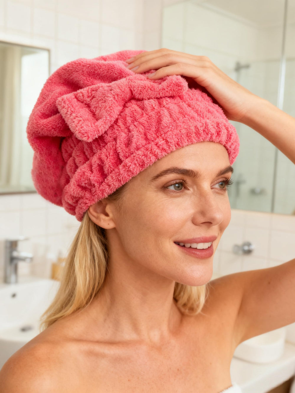 MAYOUTH microfiber cap protects pillowcases and reduces moisture transfer to skin.