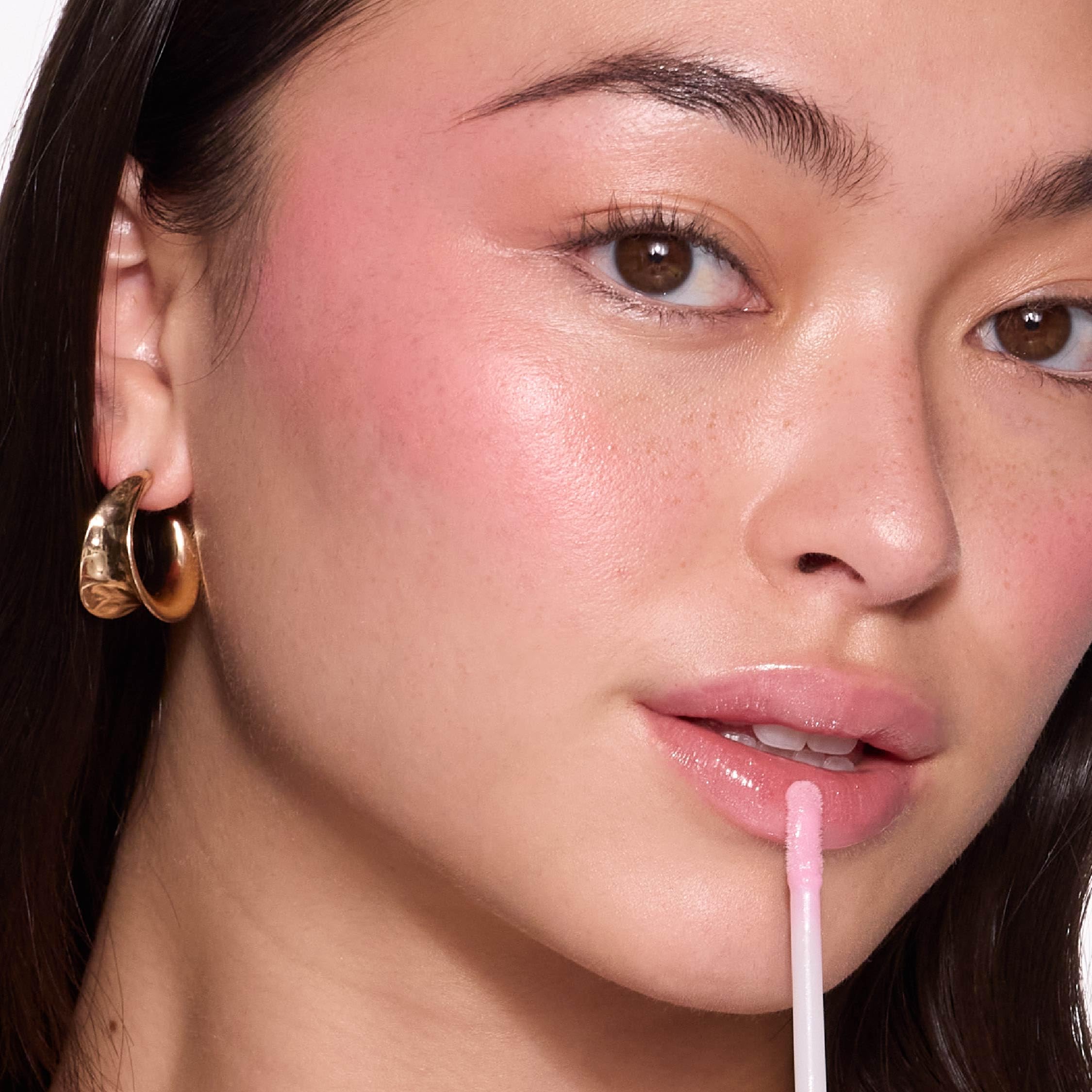 MCoBeauty Lip Lights Shine Gloss Berry Pink close-up shows juicy shine and fuller-looking lips.