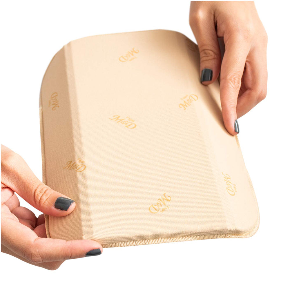 M&D Ab Board discreet flattening under clothes supports everyday outfits.