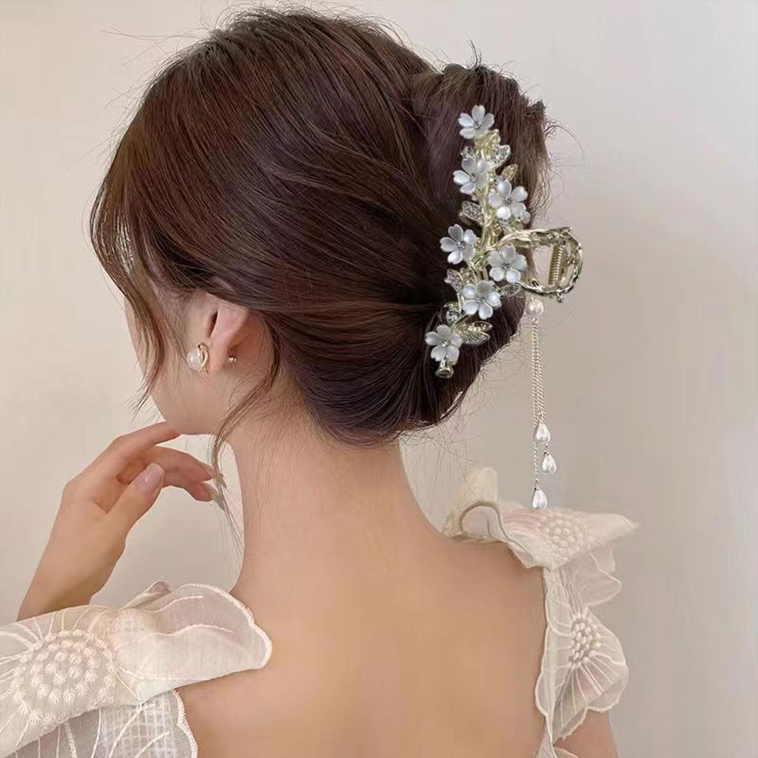 Mdscve pearl tassel jasmine clip highlights feminine detail for versatile outfits