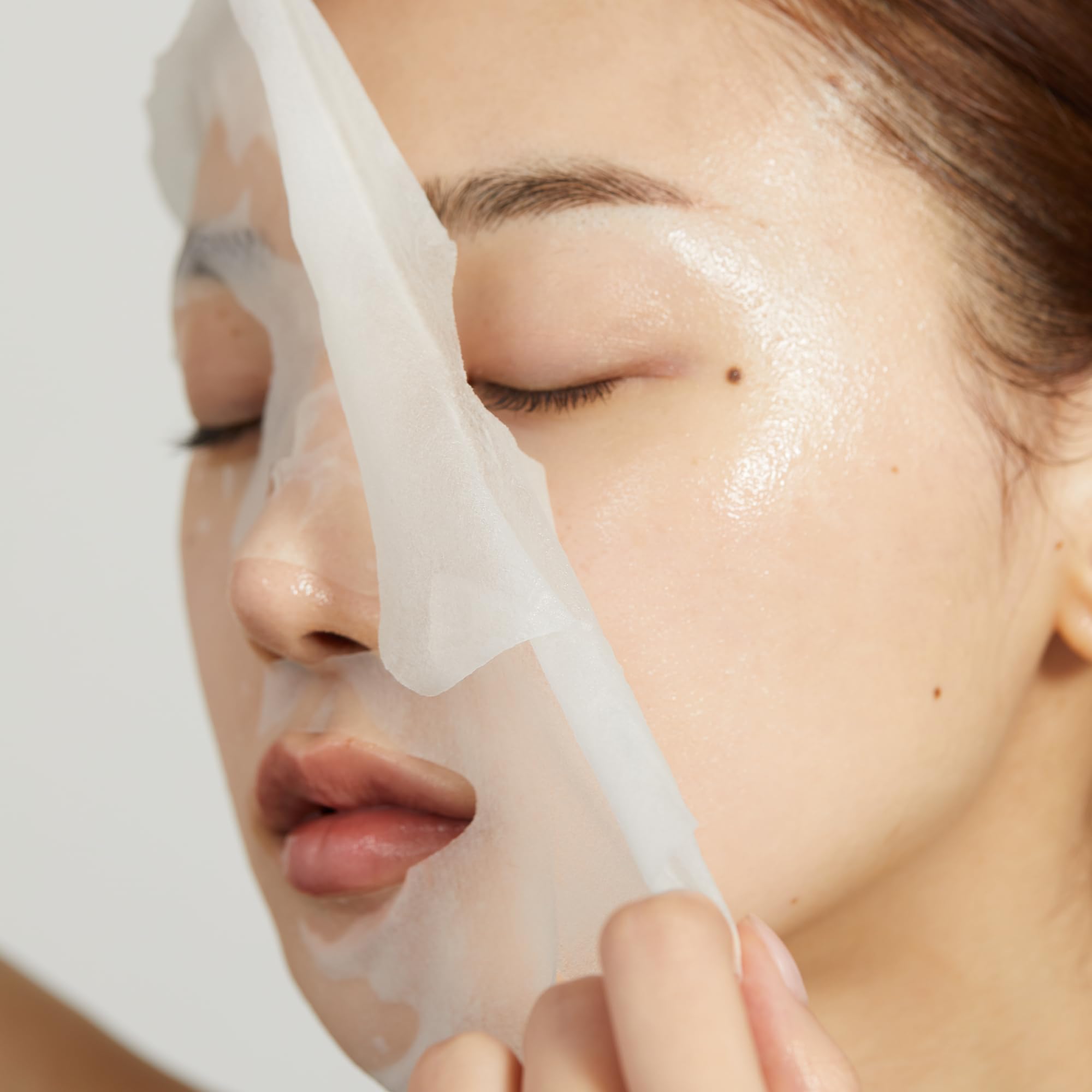 Medicube Super Cica Daily Quick Mask cooling effect on skin.