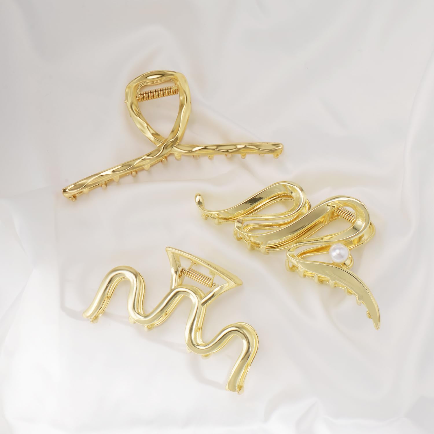 Mehayi metal hair claw clip close-up highlighting durable alloy construction.