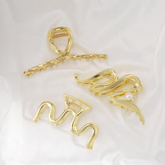 Mehayi metal hair claw clip close-up highlighting durable alloy construction.