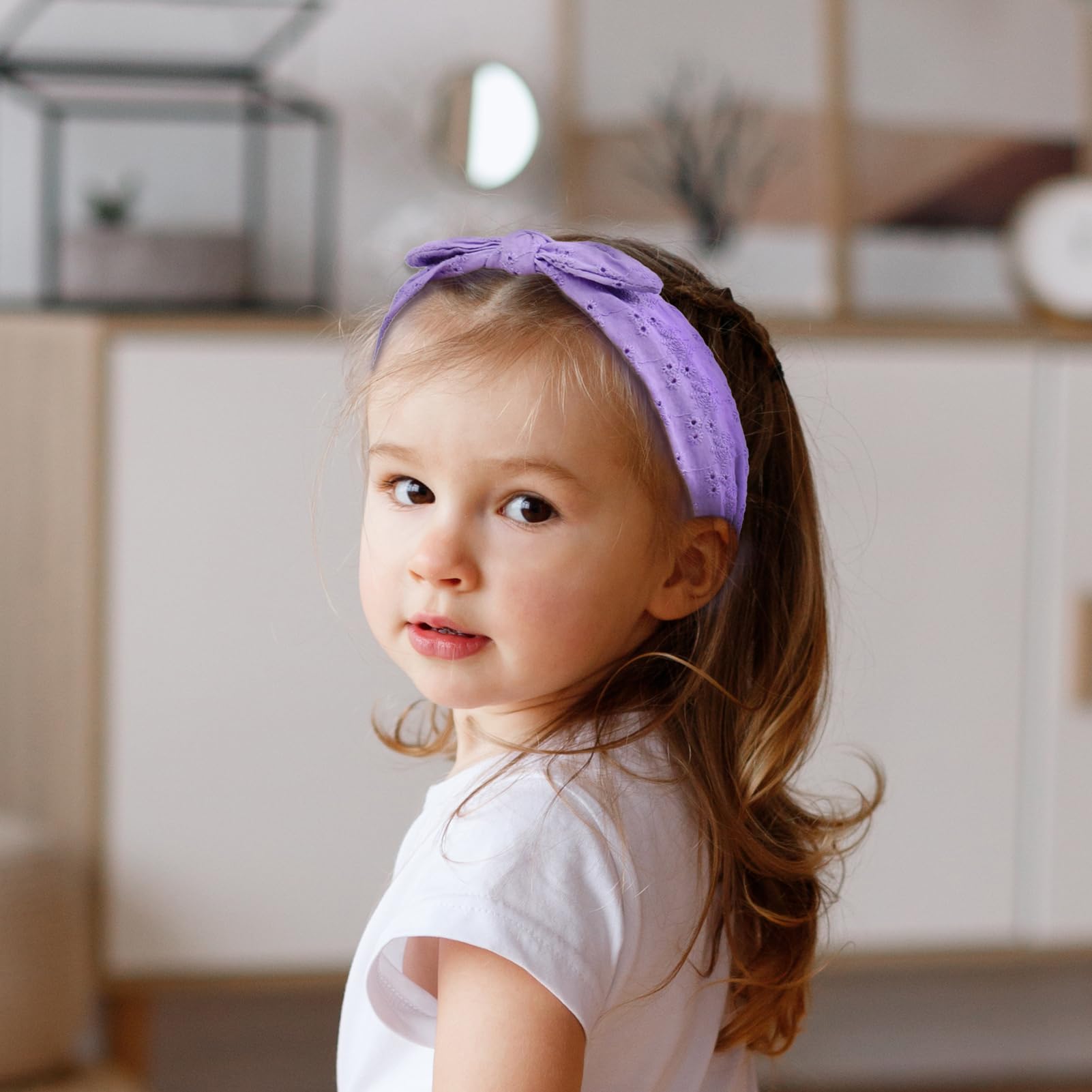 Melbelia headband 0.98-inch-wide elastic stays secure without pinching.