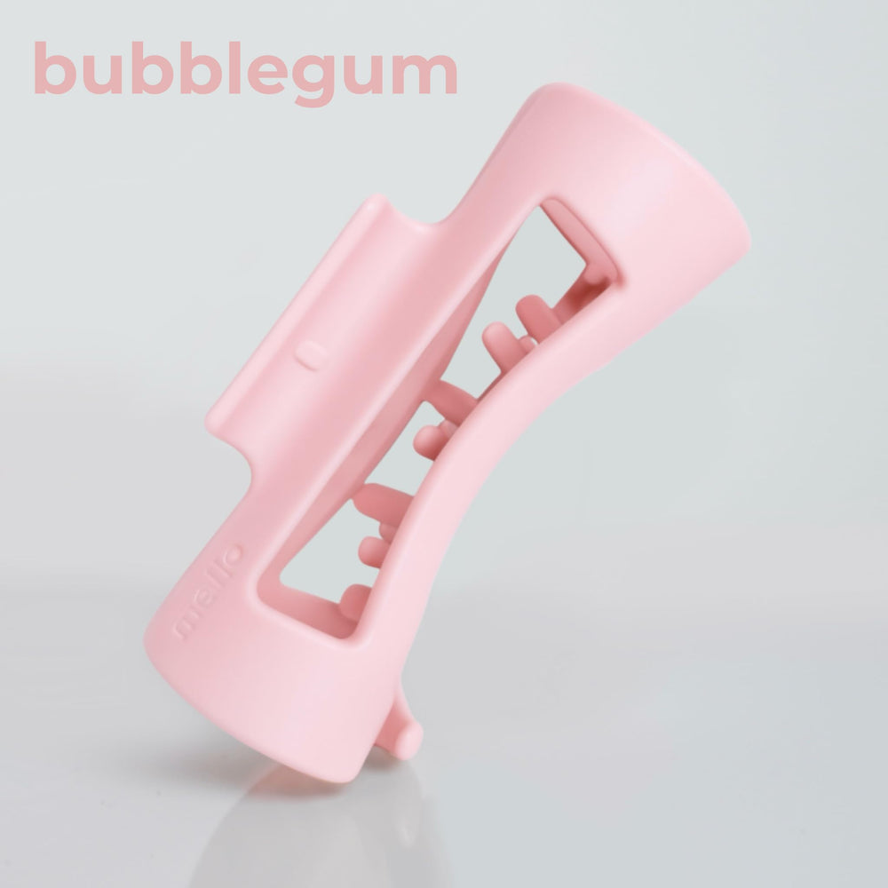 MELLO balanced-hold clip demonstrates secure styling for extended hours without discomfort.