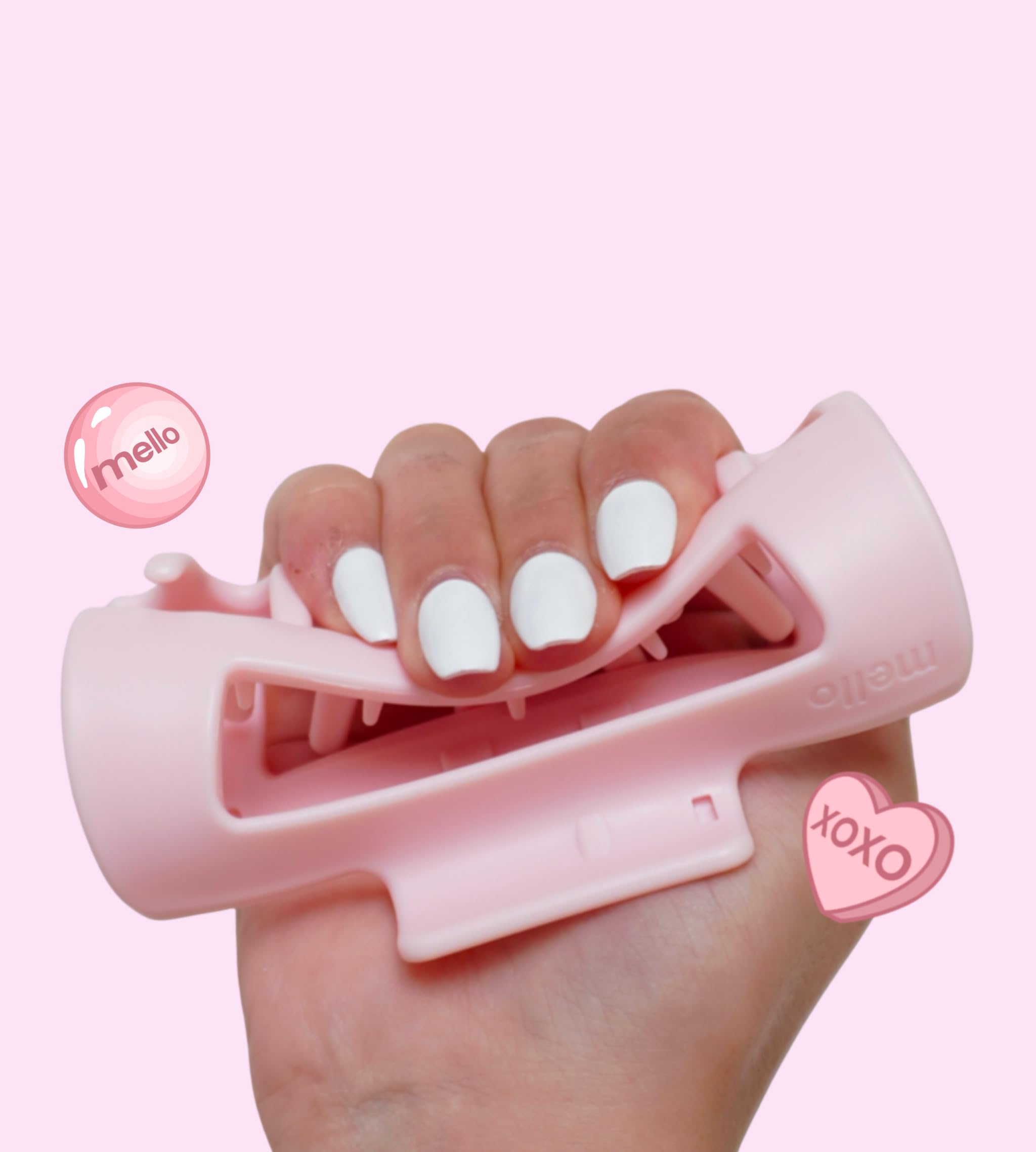 Mello inward-curving teeth design highlights scalp-friendly pressure distribution for comfortable wear.