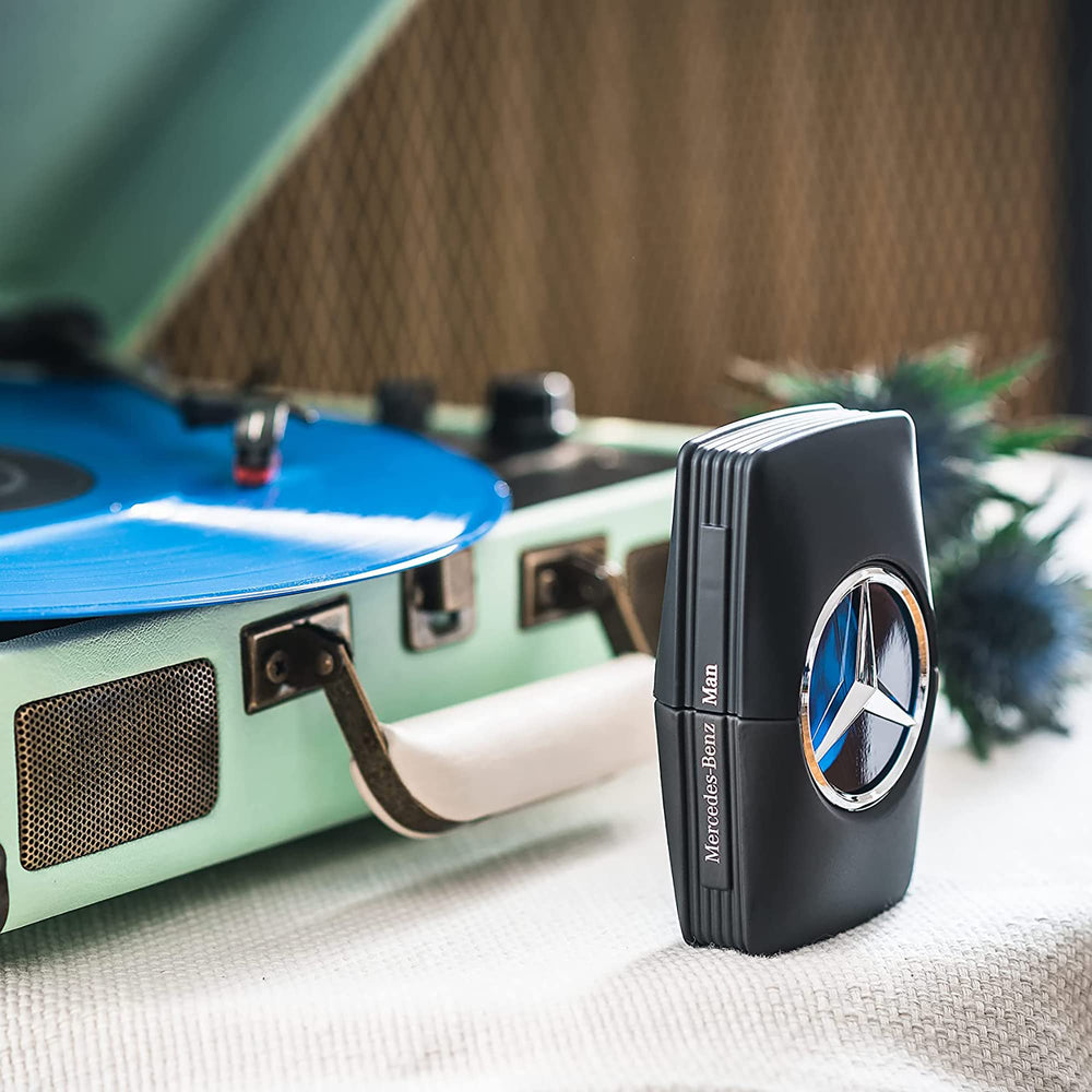 Mercedes-Benz Man spray bottle mist emphasizes easy application and lasting impression