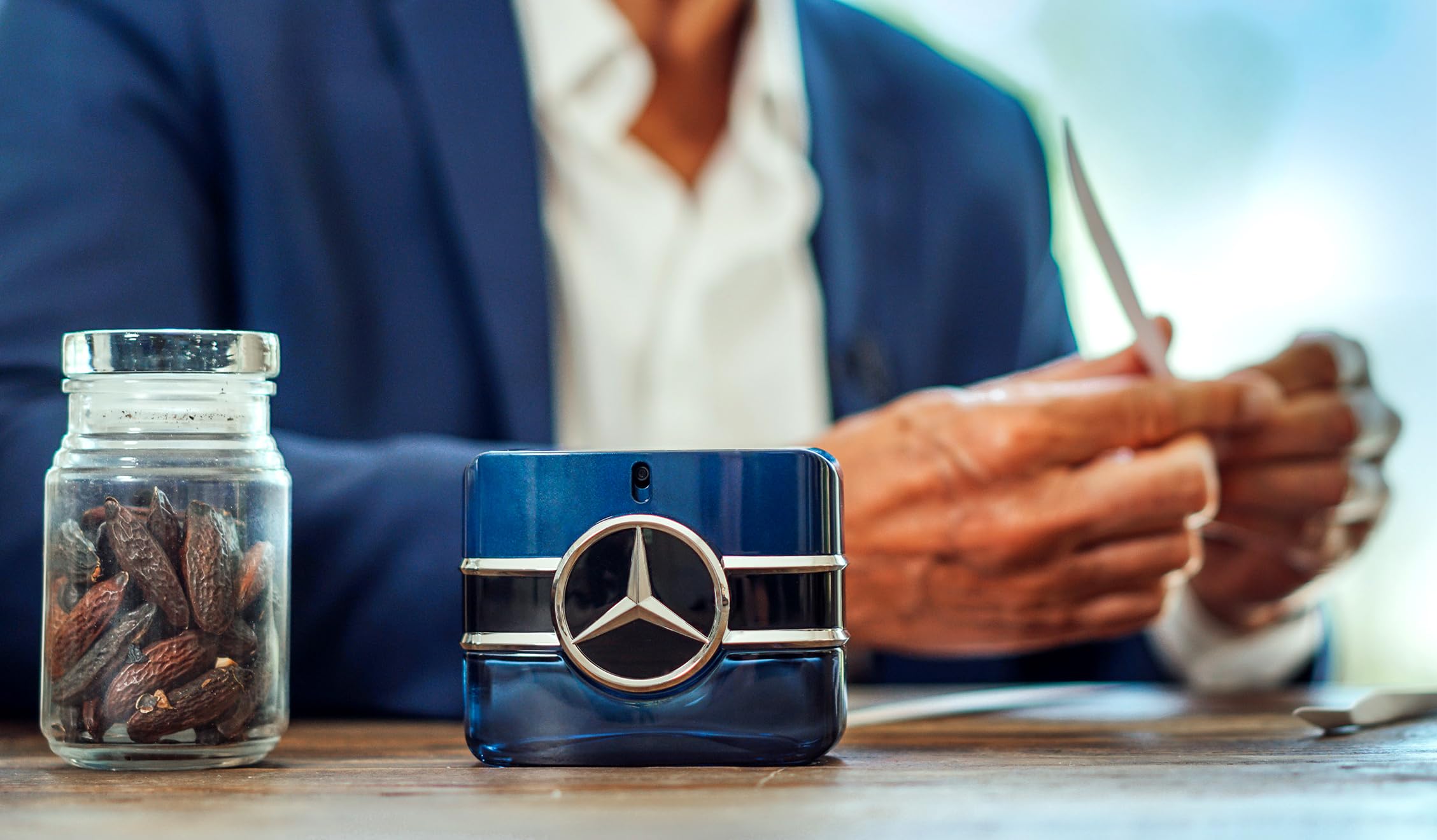 Mercedes-Benz Sign base notes close-up with tonka bean and cashmere wood warmth.