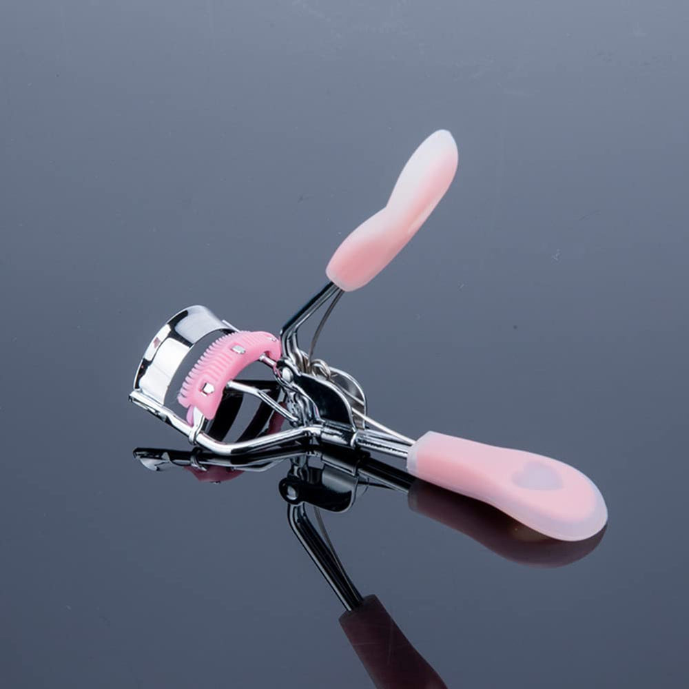 MERVK eyelash curler silicone pads for cushioned lash protection.