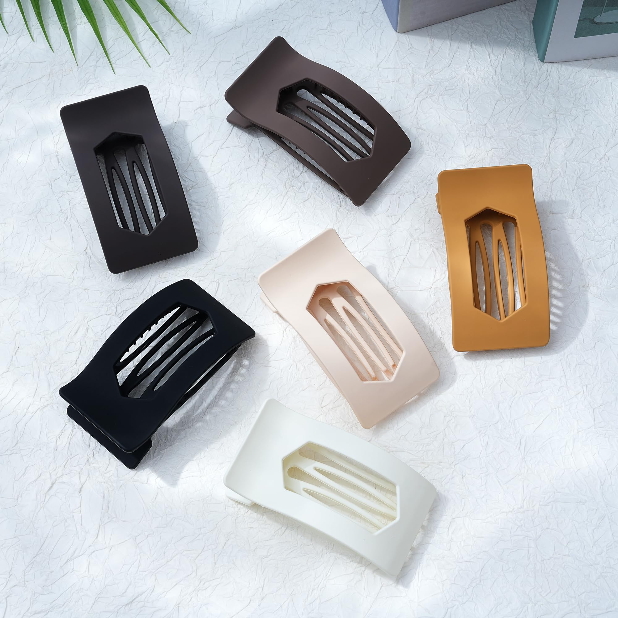 Mesovor neutral matte clip complements casual and formal looks with sleek ease.