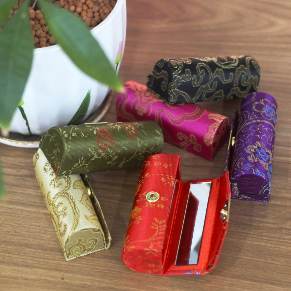 MIAO JIN storage box lipstick case helps keep bags clean.