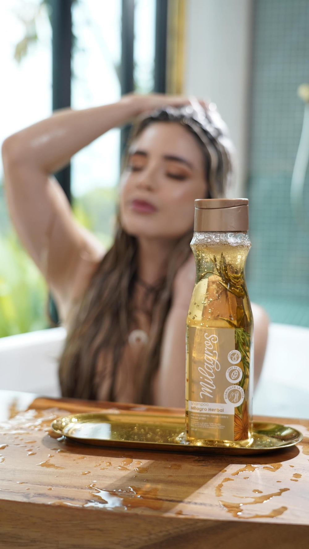 Milagros oil-control shampoo on scalp demonstrates reduced oiliness from first use.