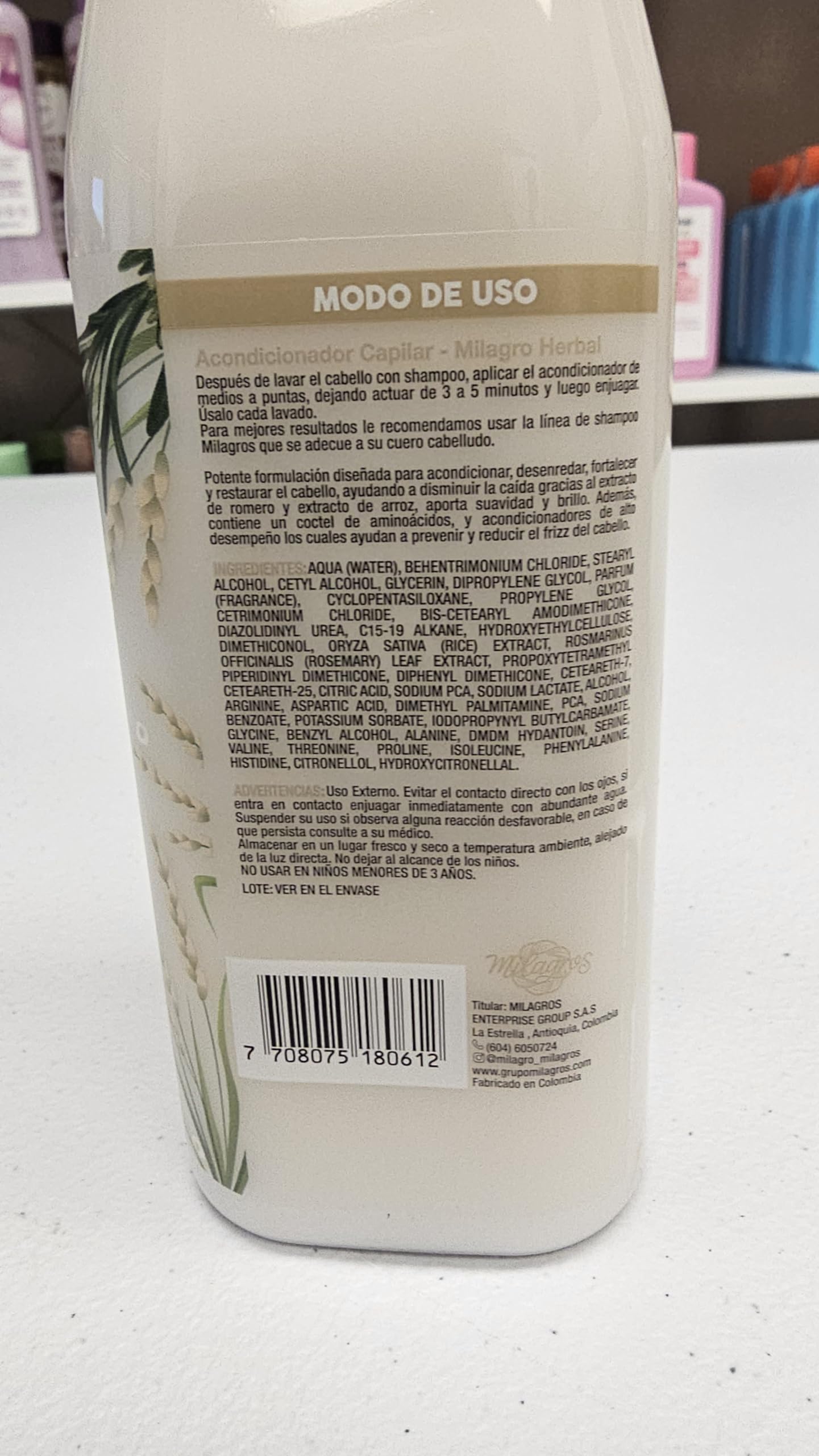 Milagros Herbal Shampoo mid-length application on hair for detangling and control.