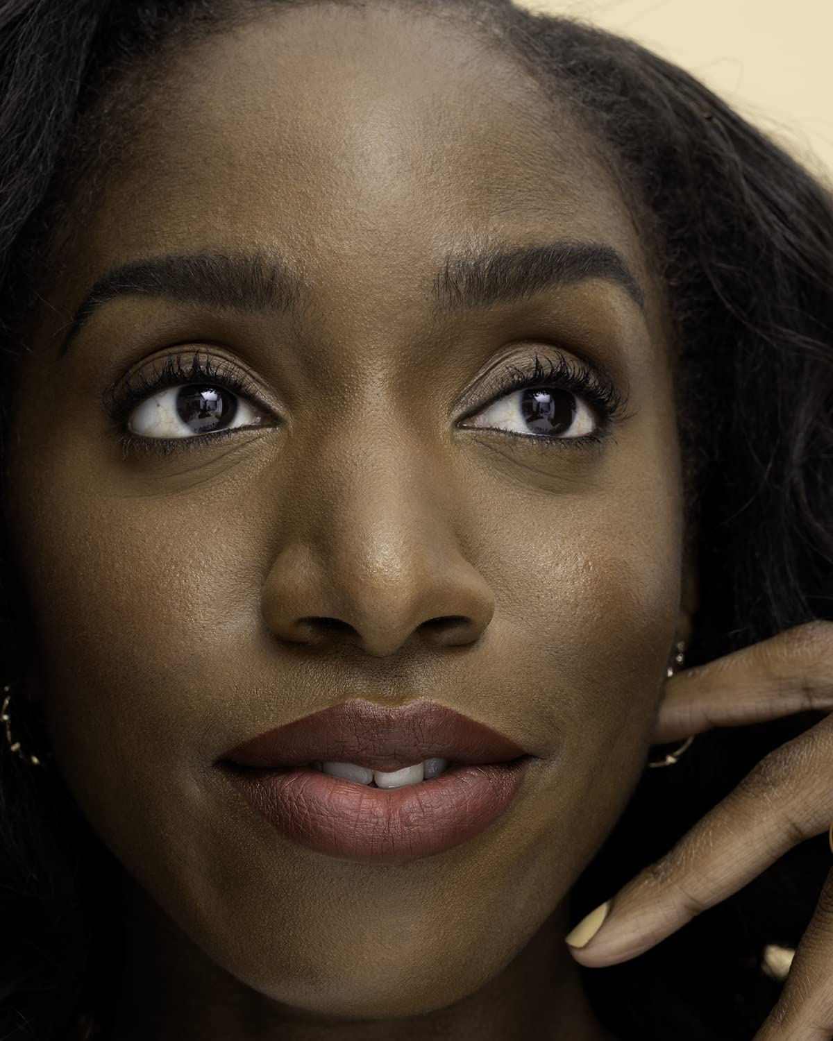 Milani Stay Put wear test highlights transfer-proof formula during talking and sipping.