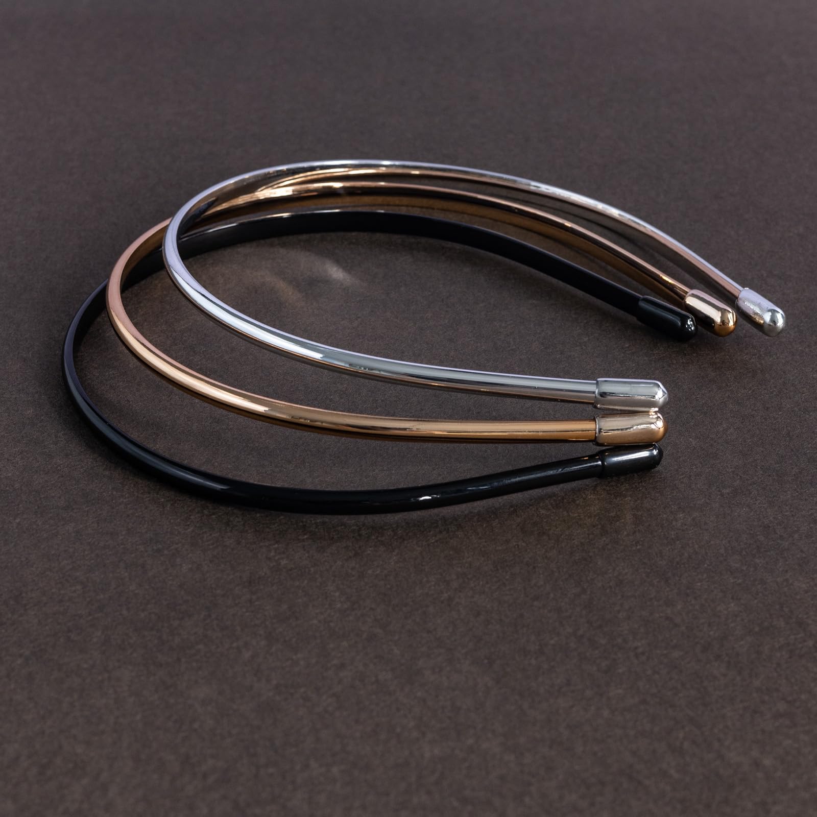 minihope metallic skinny headband in silver enhances outfits with a polished accent.