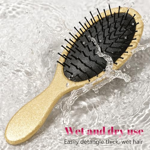 MInovel Glitter Detangling Brush closeup of teeth shows rounded tips protect scalp