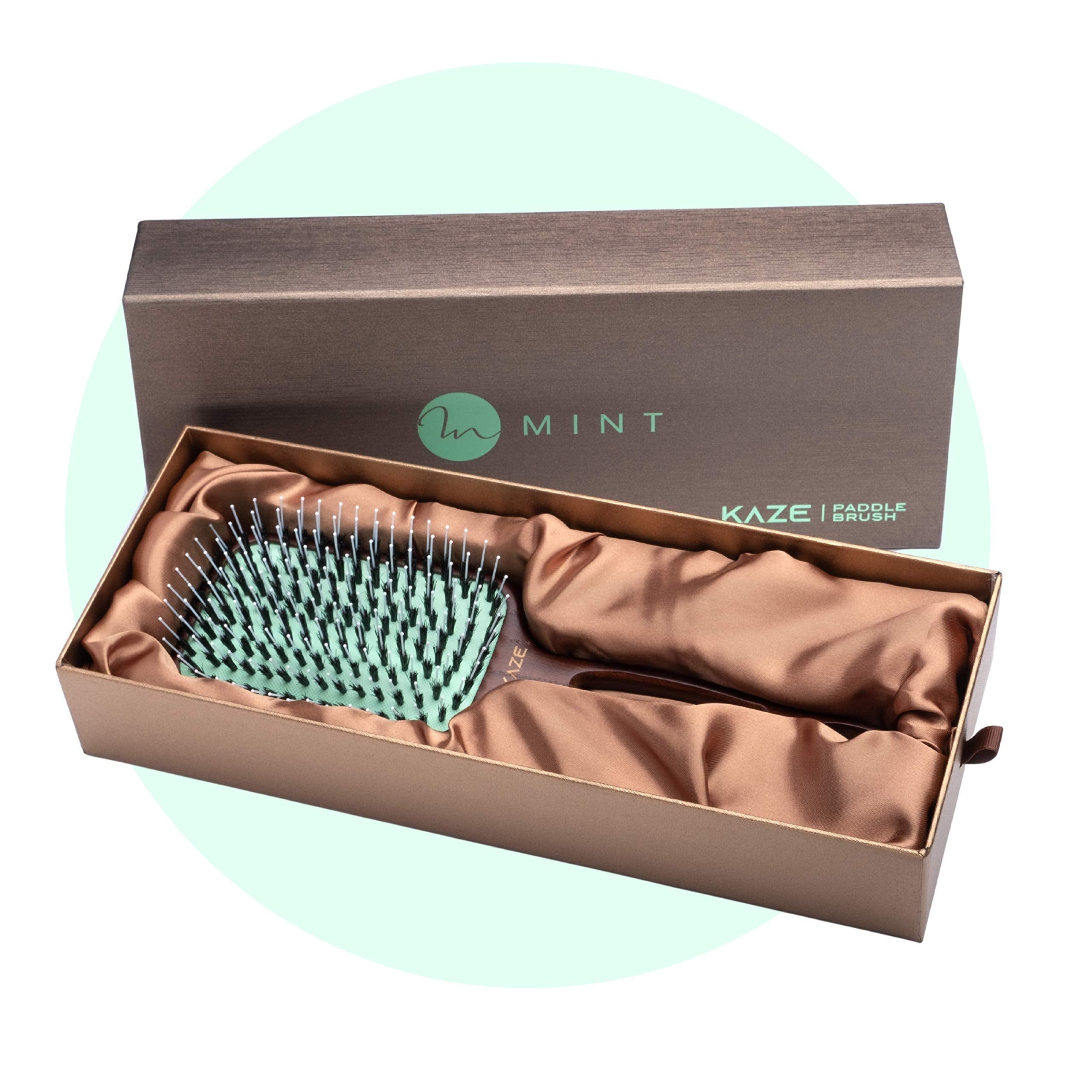 Mint removable pad cleaning feature supports hygienic brushing routine.