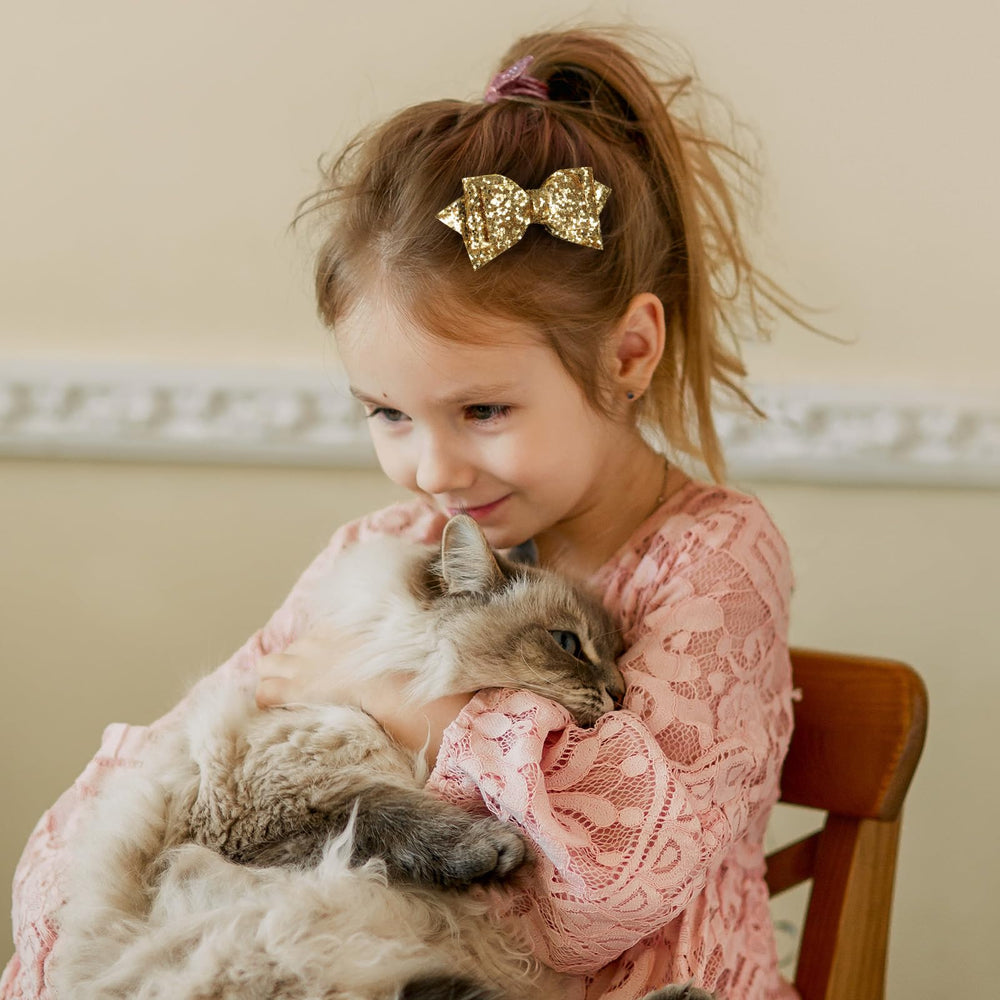 Miroksh alligator hair clip stays securely in place without pulling or tangling.