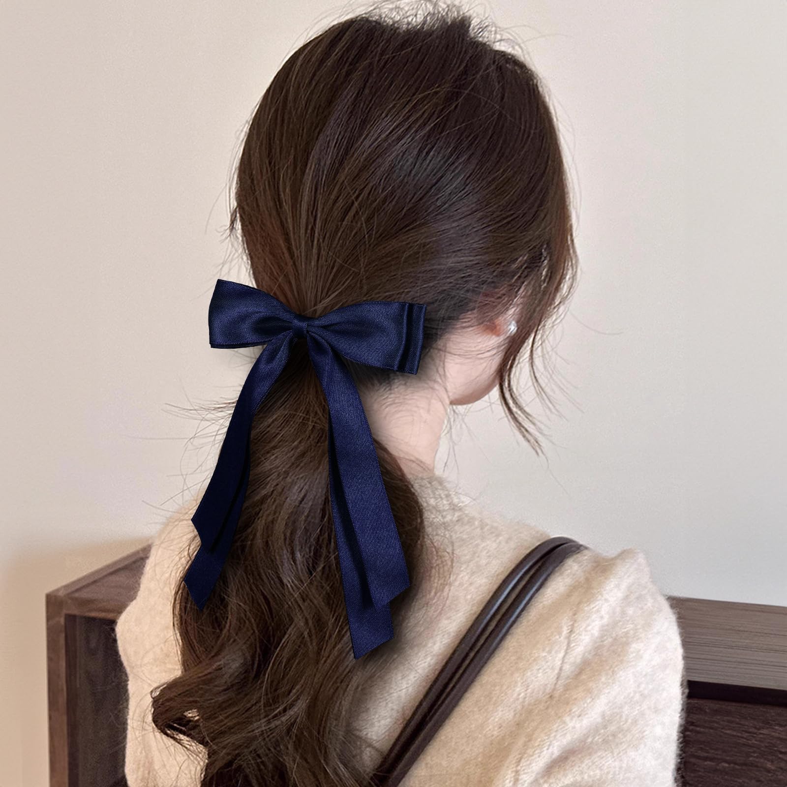 Miroksh alligator clip detail demonstrates secure grip for thick or fine hair.