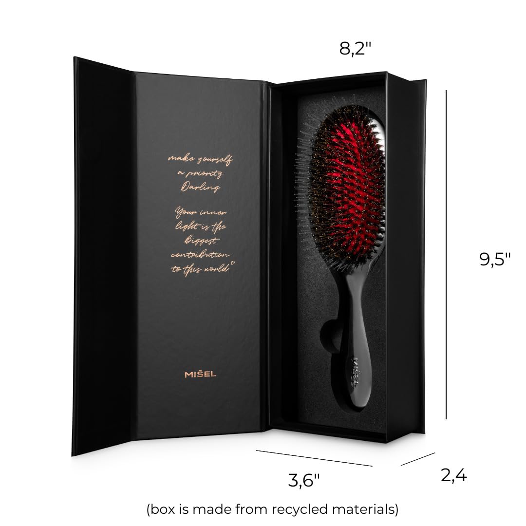 MIŠEL brush detangling action image showing smooth glide and reduced snagging