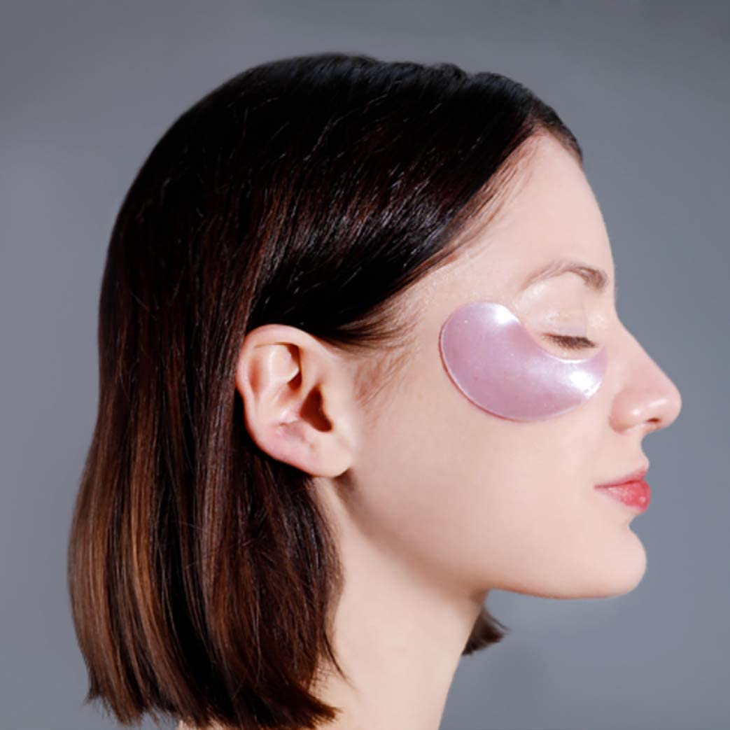 MIZON eye patches placed under the eyes for hydration