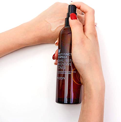 MIZON Snail Repair Toner snail mucin graphic representing nourishment.